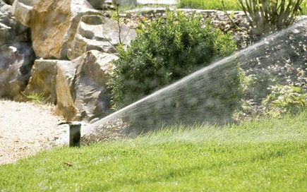 Versenkregner installiert im Garten